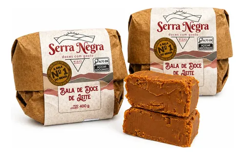 Doce de leite puxa-puxa Serra Negra com embalagem e pedaços abertos